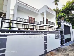 Modern Designed Luxury 3 Story House for Sale in Piliyandala