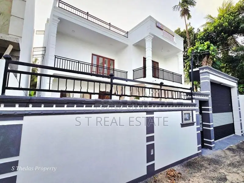 Modern Designed Luxury 3 Story House for Sale in Piliyandala