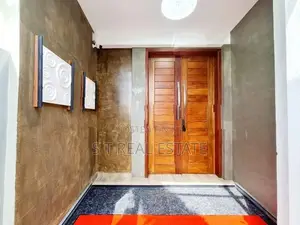 Almost Brand New Luxury Three Story House For Sale In Pannipitiya