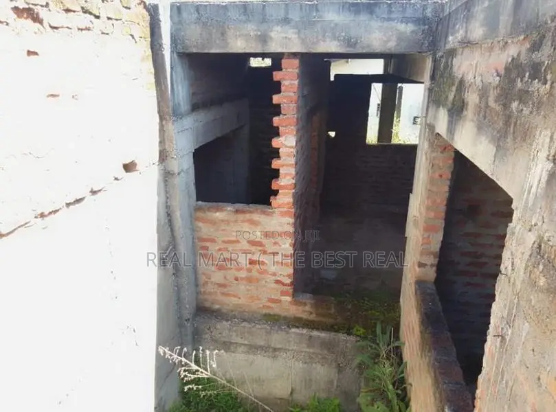 Bandarawela : 2,500sf Under construction building for Sale