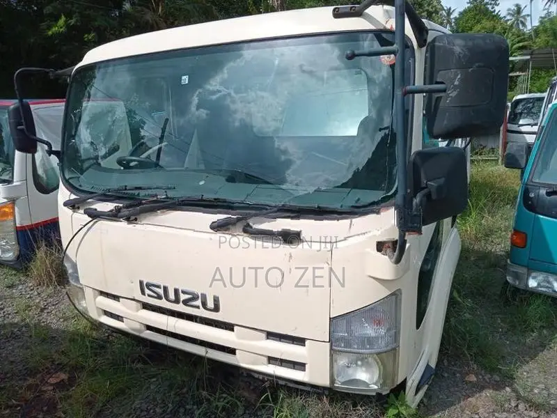 Isuzu Forward Manual Cabin