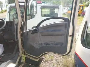 Isuzu Forward Manual Cabin