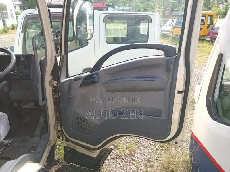 Isuzu Forward Manual Cabin