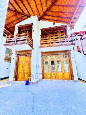 සම්පූර්න ගඩොලින් සහ තේක්ක නැදුන් කුබුක් දැව යෙදු අනර්ඝ නිවසක් පිලියන්ද
