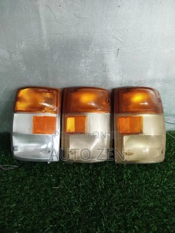Isuzu Samanala Face Signal Lights