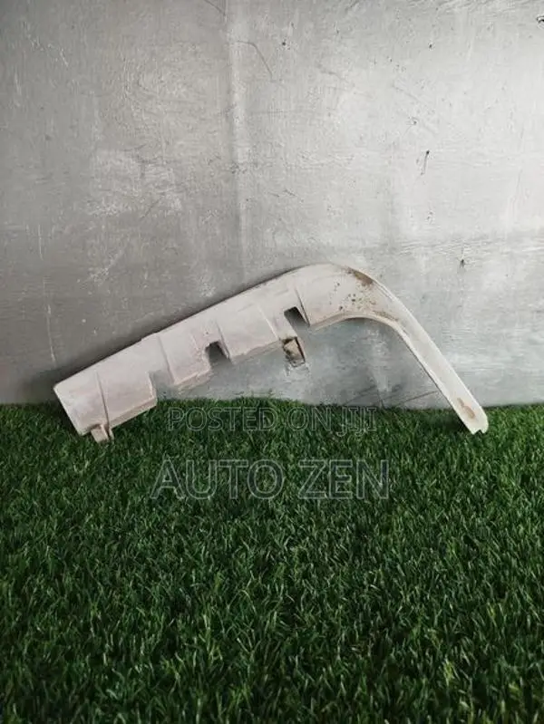 P05 Headlight Bracket