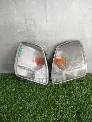 NOAH CR41 PARKING LIGHTS