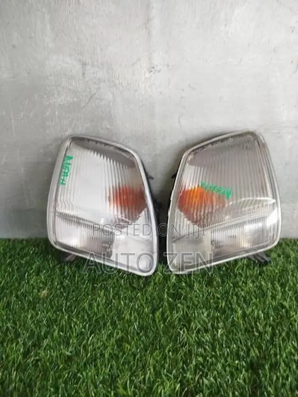 NOAH CR41 PARKING LIGHTS