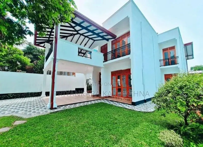 පර්චස් 15 ක නවීනතම තෙමහල් නිවස විකිනීමට - කැස්බෑව
