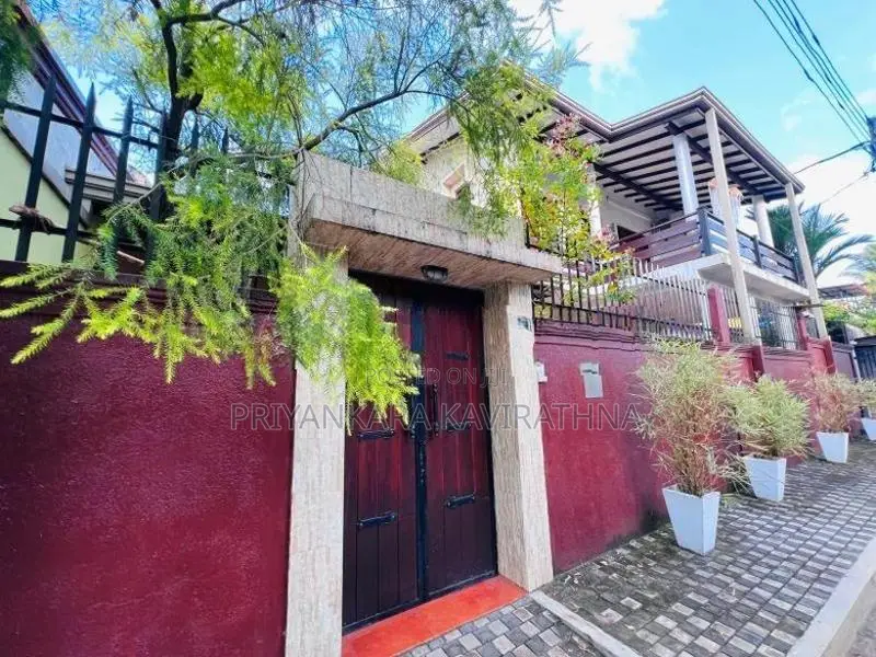 නවීන පන්නයේ සුකෝපබෝගී දෙමහල් නිවස විකිනීමට - මත්තෙගොඩ