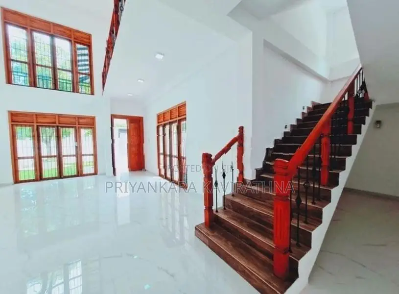 පර්චස් 15 ක නවීනතම තෙමහල් නිවස විකිනීමට - කැස්බෑව