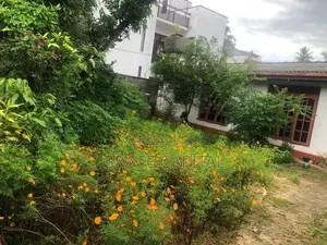 Land for With a Livable Old House Sale Malabe
