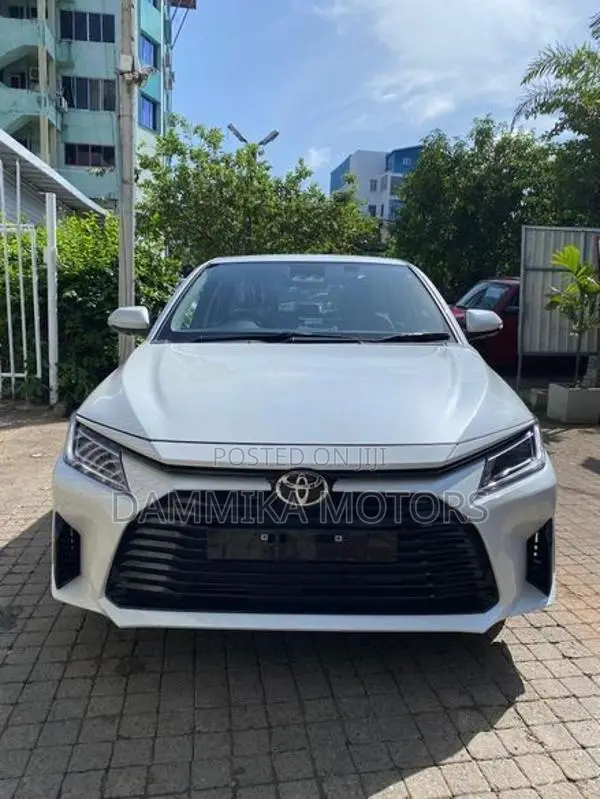 Toyota Yaris Ativ premium LUX 2025