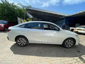Toyota Yaris Ativ premium LUX 2025