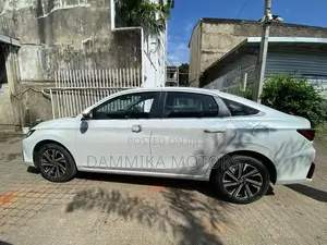 Toyota Yaris Ativ premium LUX 2025