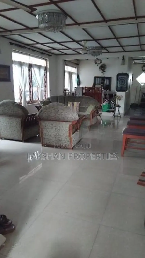 Commercial Property 3 Story House For Sale In Boralesgamuwa Pepiliyana