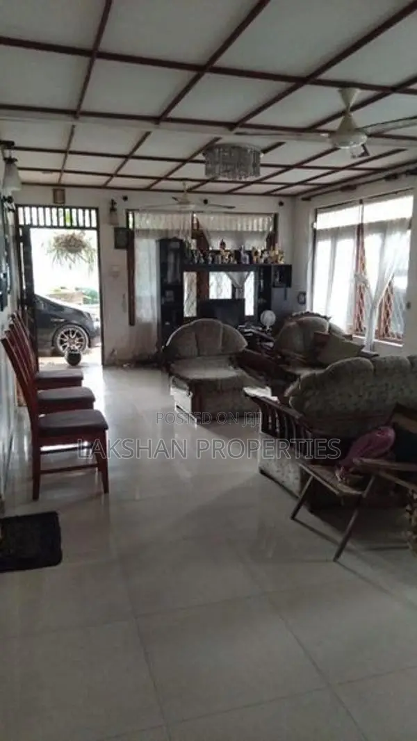 Commercial Property 3 Story House For Sale In Boralesgamuwa Pepiliyana