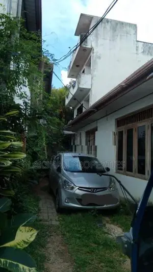 Commercial Property 3 Story House For Sale In Boralesgamuwa Pepiliyana