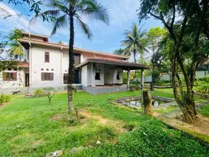 Spacious Bungalow facing Paddy Field, Close to Athurugiriya Highway