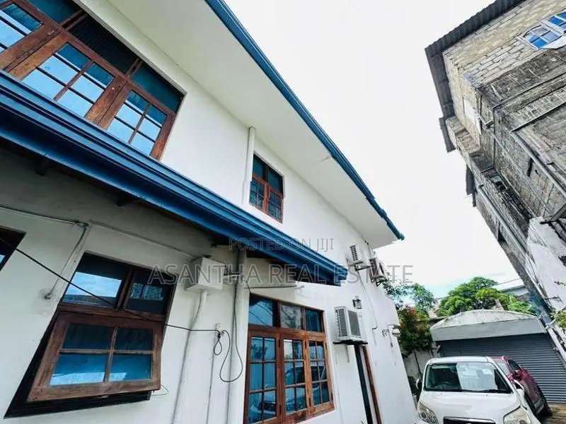 02 Story Luxury House With 15.05 P Sale At Malwatha Rd Dehiwala