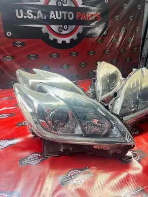 Toyota Prius ZVW30 Head Light