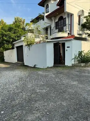 Super Three Story House for Sale Baththaramulla Ds1165