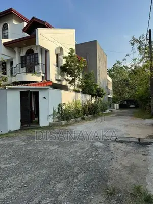 Super Three Story House for Sale Baththaramulla Ds1165