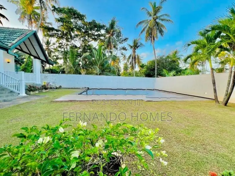 Beautiful Garden 26 Perches Land Luxury Villa 2 BR Sale Katana Negombo