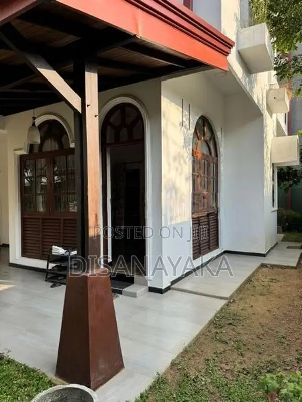Super Three Story House for Sale Baththaramulla Ds1165