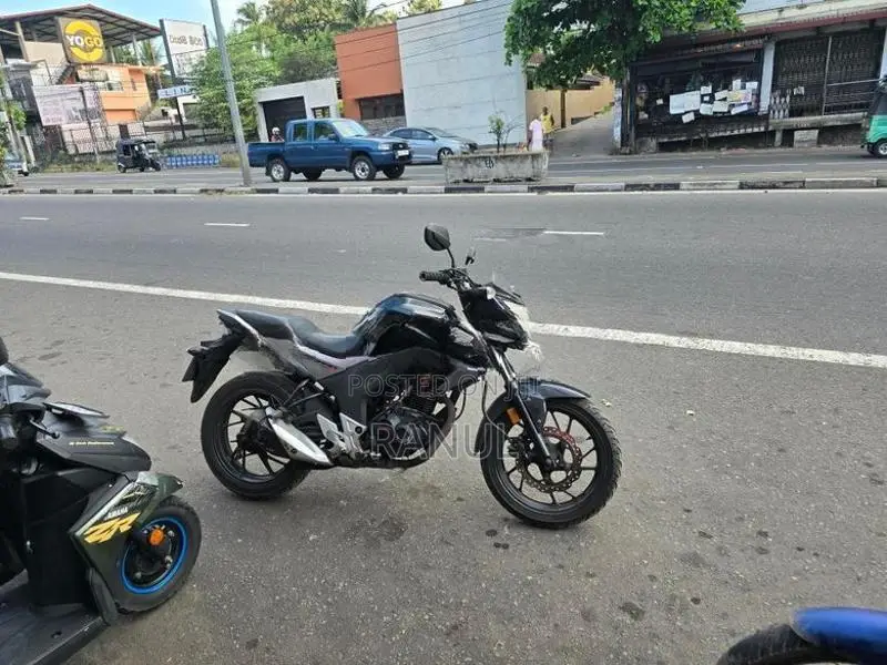 Honda CB Hornet 2016