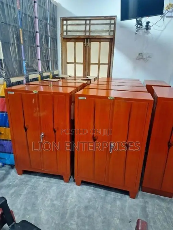 Steel half cupboards 4×2.5ft