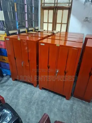 Steel half cupboards 4×2.5ft