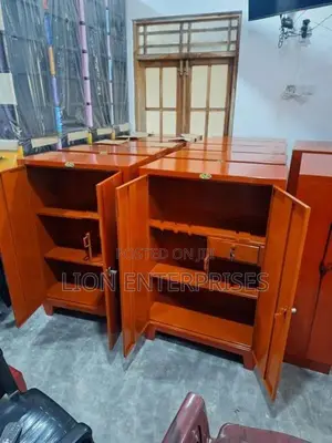 Steel half cupboards 4×2.5ft