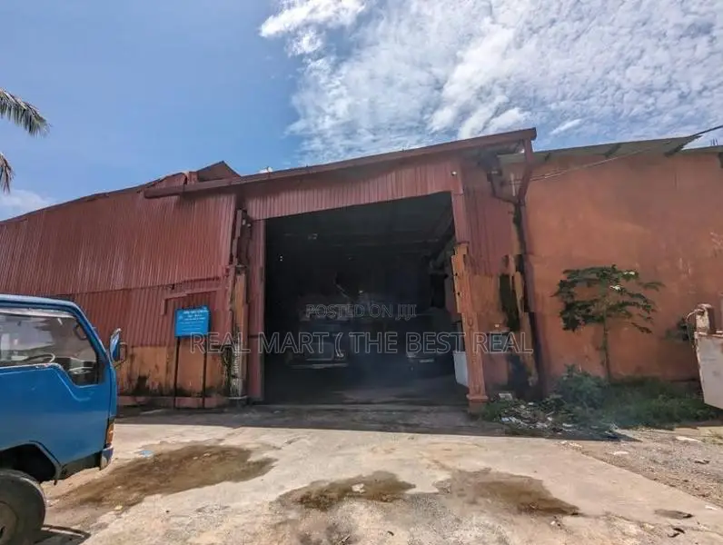 Colombo 14 : 8,600sf Wearhouse for Sale at Granpass