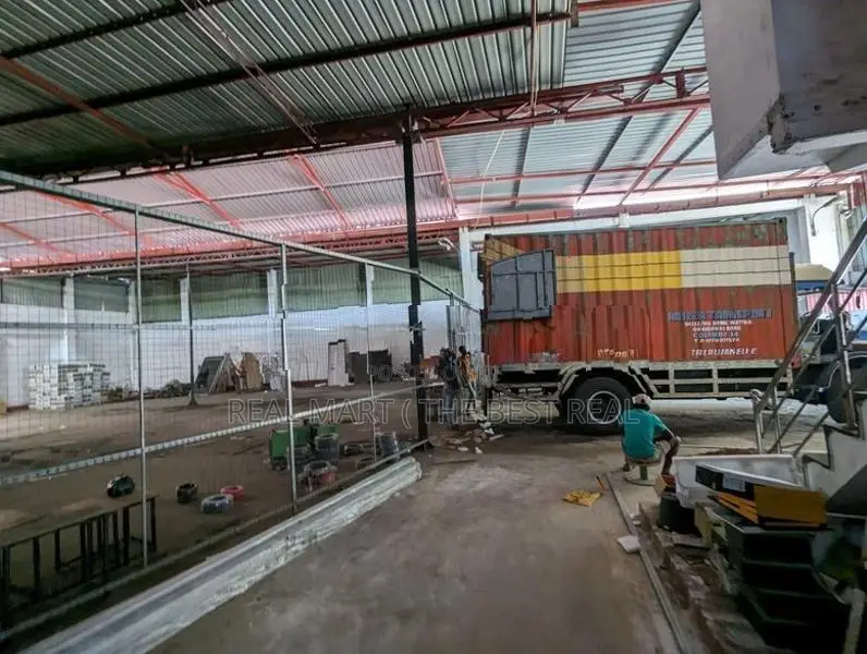 Colombo 14 : 8,600sf Wearhouse for Sale at Granpass