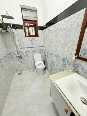 Negambo : 5 A/C BR (12.5P) House for Sale in Kochchikade