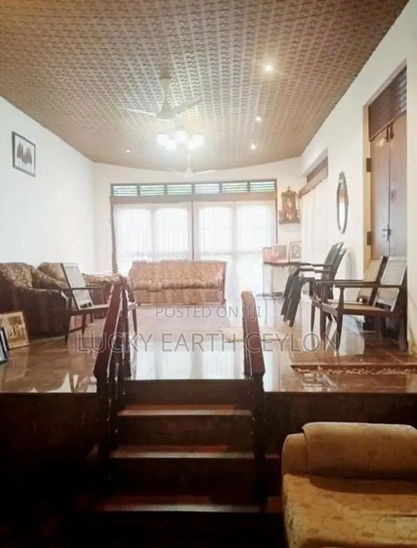 Mount Lavinia 2 Story House for Residence/Business Rent (MG1081)