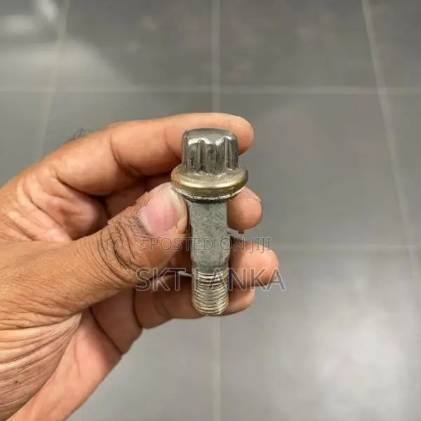 Mercedes Benz S Class 2012 S500 W221 Alloy wheel bolt nut