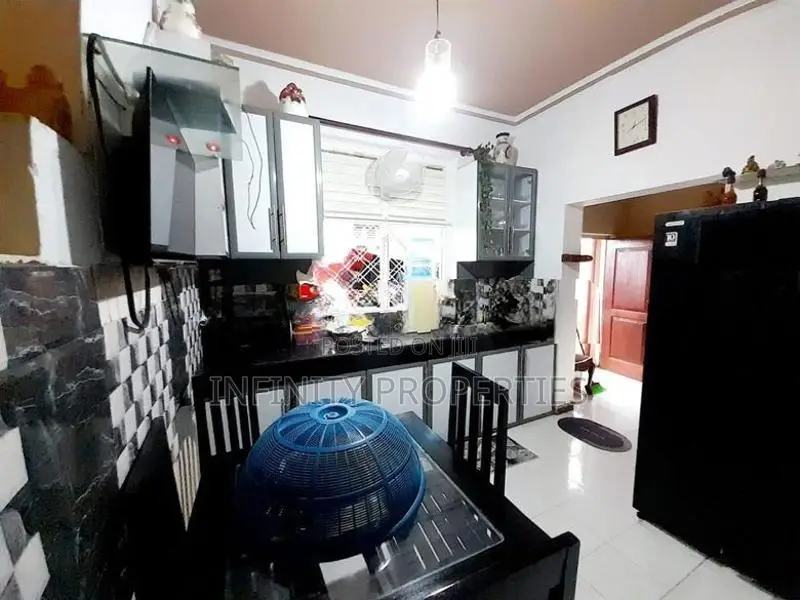 (AF75) 03 Storey House for Sale in Nugegoda