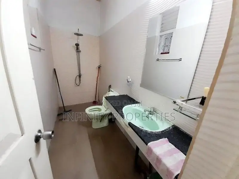 (AF75) 03 Storey House for Sale in Nugegoda