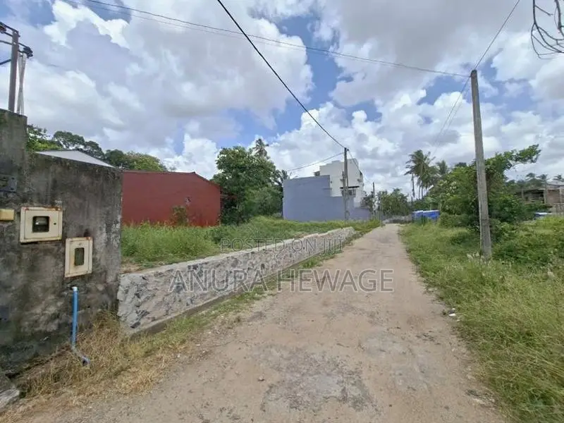 ඔරුවල, හබරකඩ පිහිටි ඉඩමක් විකිණීමට ඇත. (ID:HBRK001S)