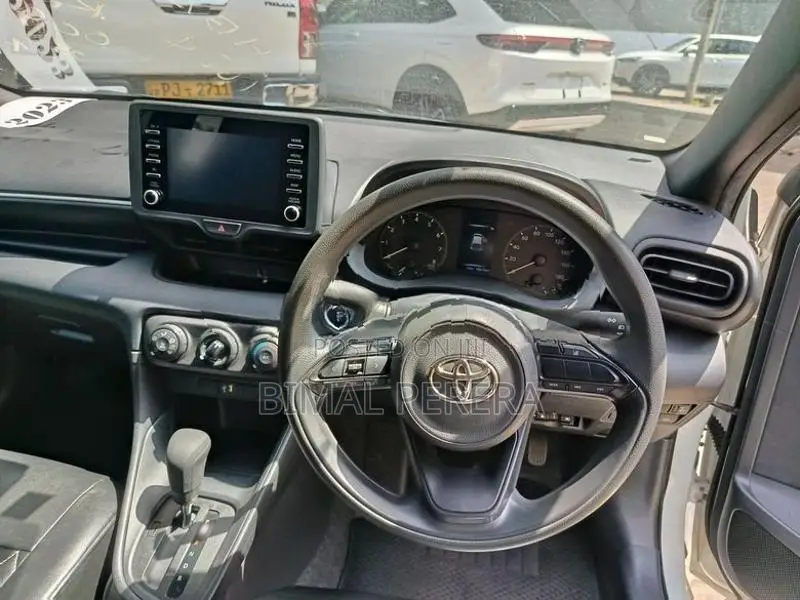 Toyota Yaris 2023 S GRADE