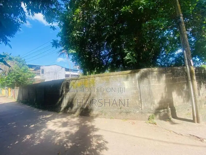 8P Two Lots/16P Entire Land Sale Close to Waragoda Rd & New Kandy