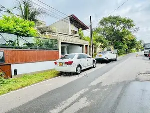 අනර්ඝ දෙමහල් නිවස මඩපාත පාර