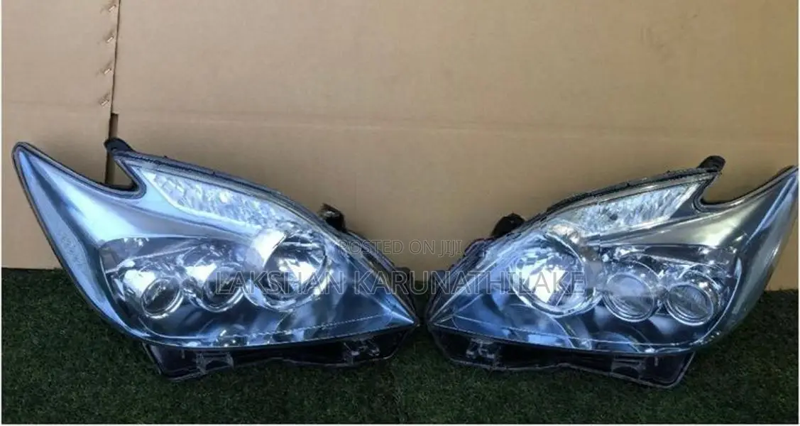Toyota Prius ZVW30 Head light