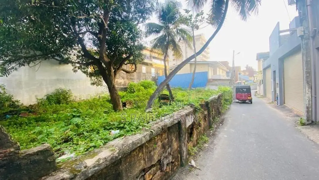 bare land for sale in bambalapitiya