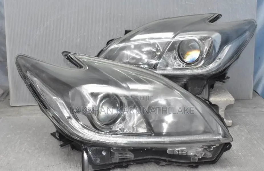 Toyota Prius ZVW30 Head light