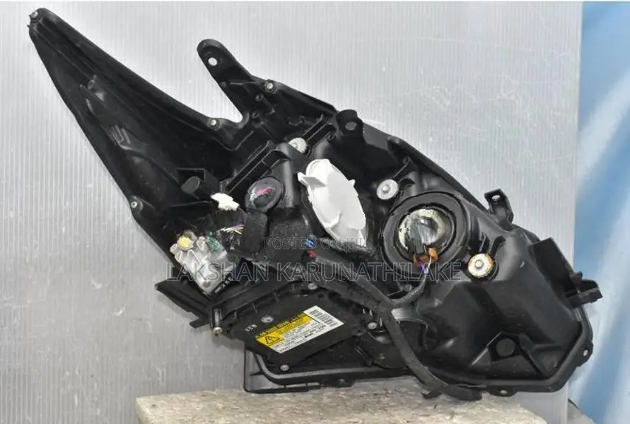 Toyota Prius ZVW30 Head light