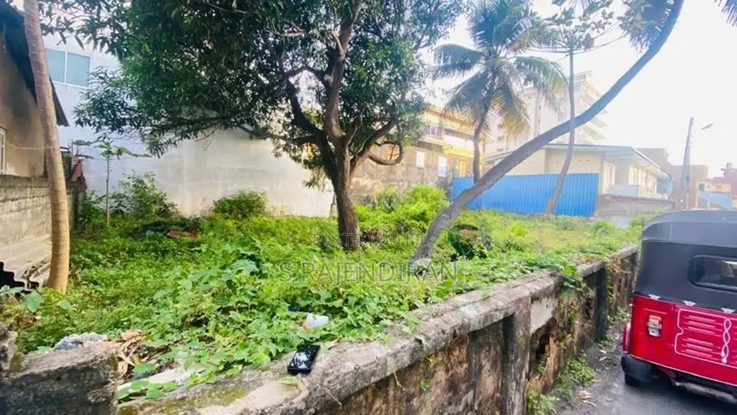 bare land for sale in bambalapitiya