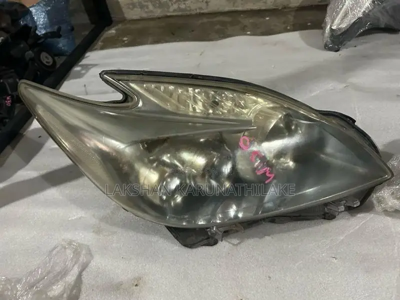 Toyota Prius ZVW30 Head light